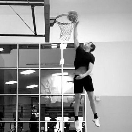 wnderIine's tweet photo. he’s a man of sports https://t.co/0XB7nOZZks