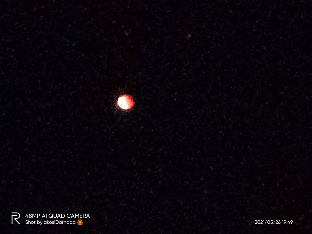 AkosiDarna02's tweet photo. Ang liit. 🤷🌚📷
#LunarEclipse2021
#RedBloodMoon https://t.co/5ejvXD7t2v