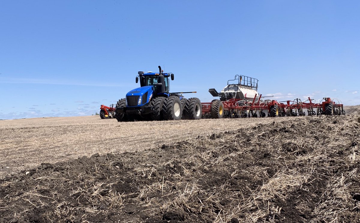 Thank you <a href="/HiggottLance/">Lance Higgott</a> for awesome job putting in <a href="/DEKALB_Canada/">DEKALB Canada</a> #TruFlex StraightCut Canola MD plot today west of Newdale, MB! <a href="/Bayer4CropsCA/">Crop Science Canada</a> <a href="/ElinBayerTSM/">Elin Klym</a> #plant21 <a href="/FieldViewCanada/">FieldView Canada</a> #ButeoStart