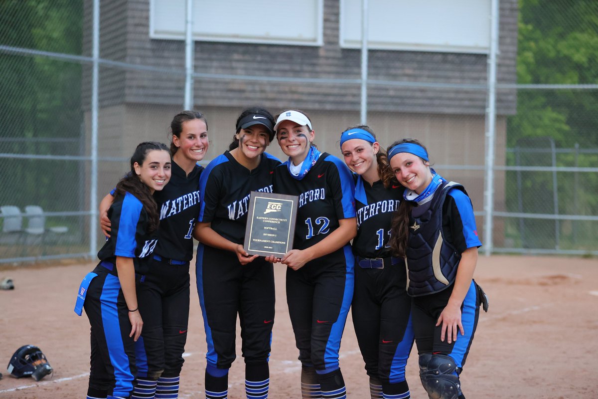 WendyMorris66's tweet photo. Our @WTFDLANCERSOFT1 seniors, juniors, sophomores &amp; freshmen. 💙🥎 @lancer_sports1 @GoECCAthletics @WPS_CT https://t.co/rKTarUN4gm