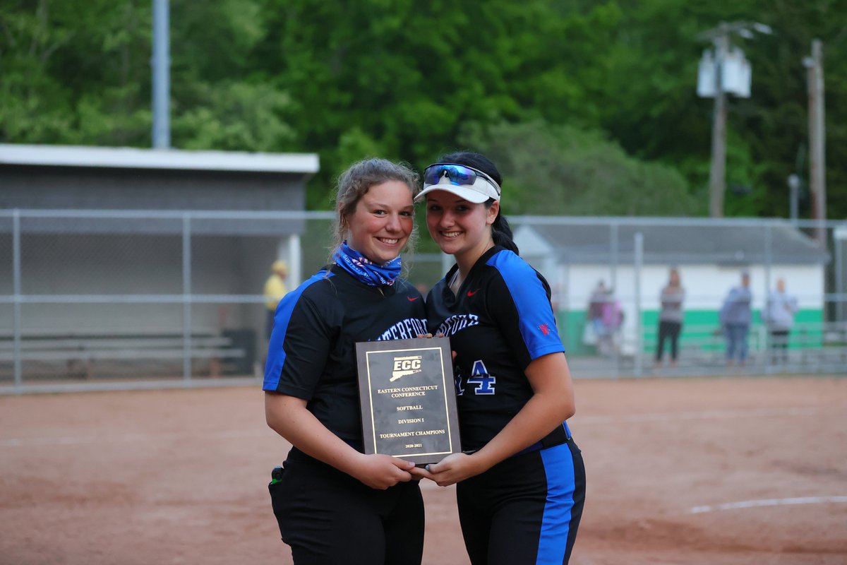 WendyMorris66's tweet photo. Our @WTFDLANCERSOFT1 seniors, juniors, sophomores &amp; freshmen. 💙🥎 @lancer_sports1 @GoECCAthletics @WPS_CT https://t.co/rKTarUN4gm