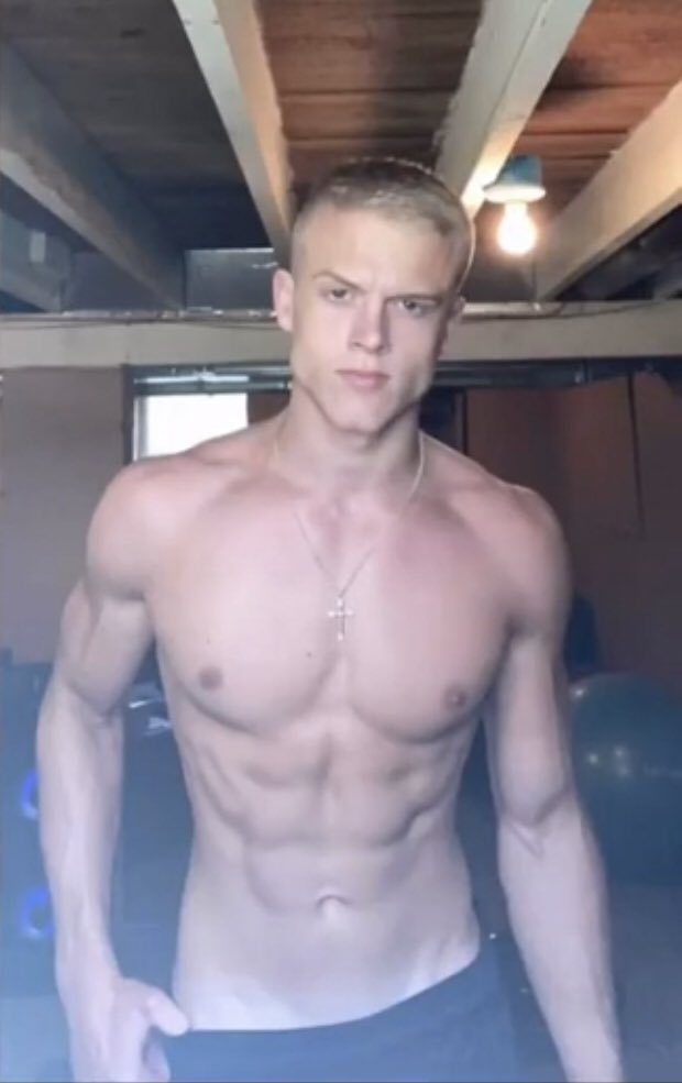 papicag13's tweet photo. Joe Bartolozzi is so hot... https://t.co/qM0GDsMaFV