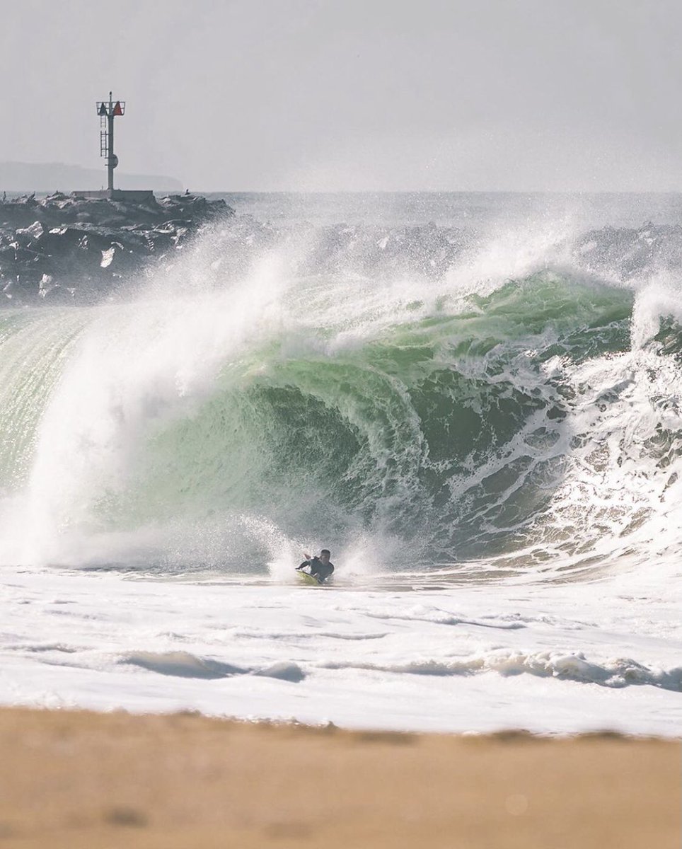 juliesCamp's tweet image. This was taken 4 days ago in the city I was born in... 
the iconic Wedge... only the brave enter these waves. 

📸: billy.the.wolf on IG

#newps 
#thewedge