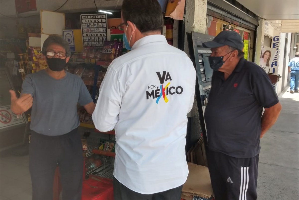 En la colonia Moctezuma 2da sección, estuvimos platicando con la comunidad y recordando la importancia de su voto para que #EntreTodosPodemos cambiar el futuro de #VenustianoCarranza.#PAN #PRI #PRD