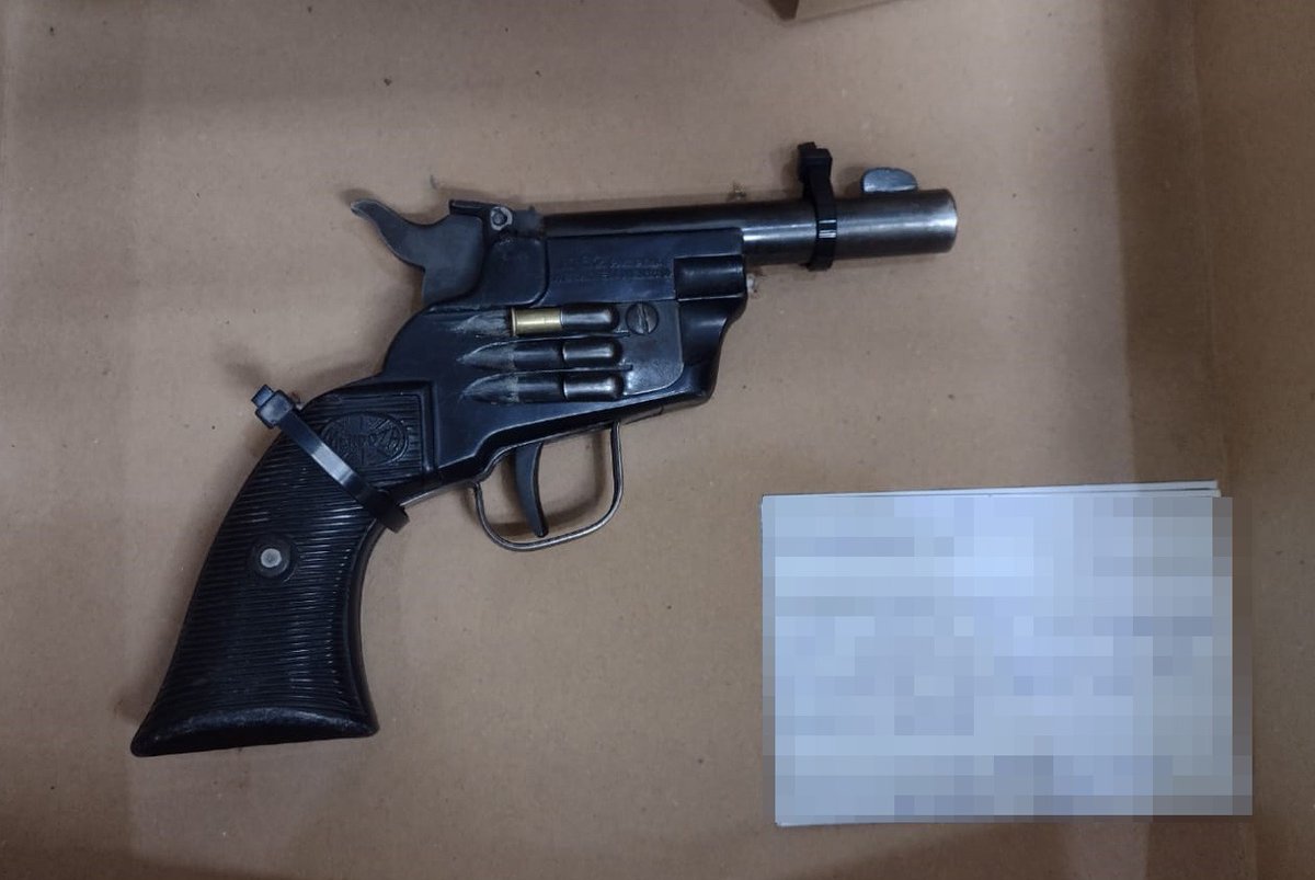 Capturan #PESP y PM de SLRC a dos hombres armados.

facebook.com/18107927392338…