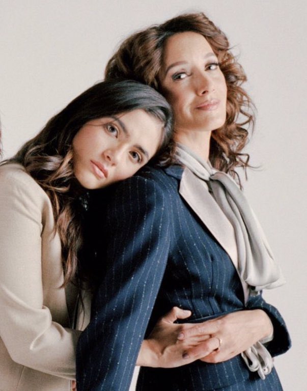 speakingseries1's tweet photo. Só sei que nada sei, só sei que tô SHIPPANDO muito e ansiosa pra agosto 😍🙈 VEM AGOSTO VEM. 🥰
#tlwgenerationq #TheLWordGenerationQ https://t.co/qOuF092USA