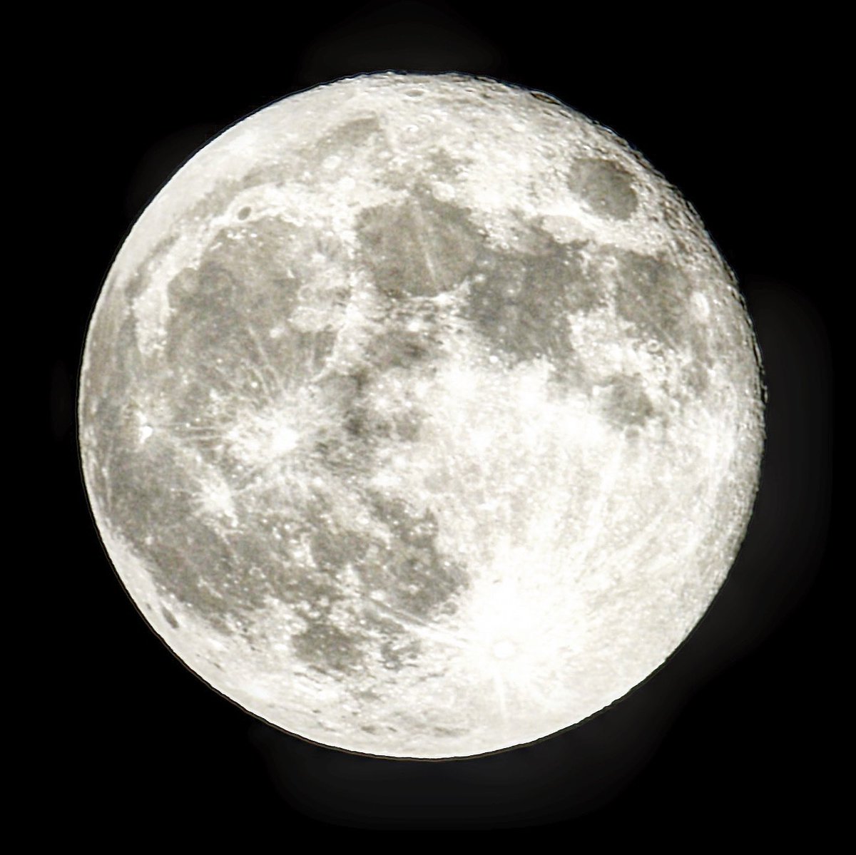Shooting for the moon #nikon #photography #d800 #sigma600mm #moonphotography #adayinthelifeofarealtor