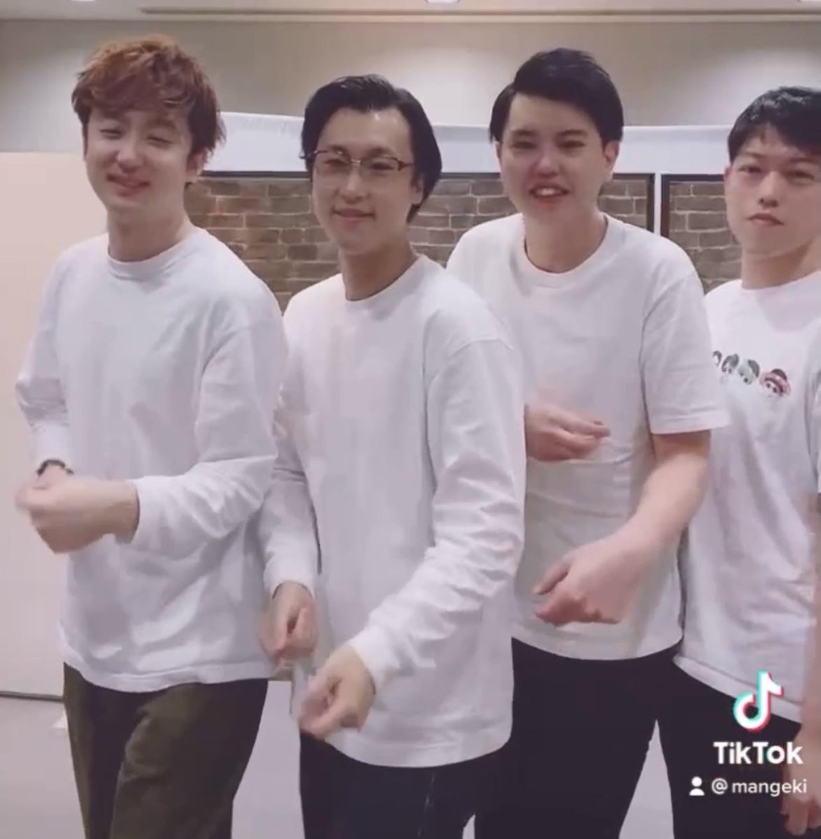 manzaigekijyo's tweet image. 👰‍♀️マンゲキTikTok更新🤵‍♂️
#逃げ恥婚
#祝福
#恋ダンス
#エンペラー
#滝音

祝福の気持ちを込めて
“恋ダンス„一生懸命覚えて踊りました🌷

動画はこちらから🎥🤲
bit.ly/3yFWoIV