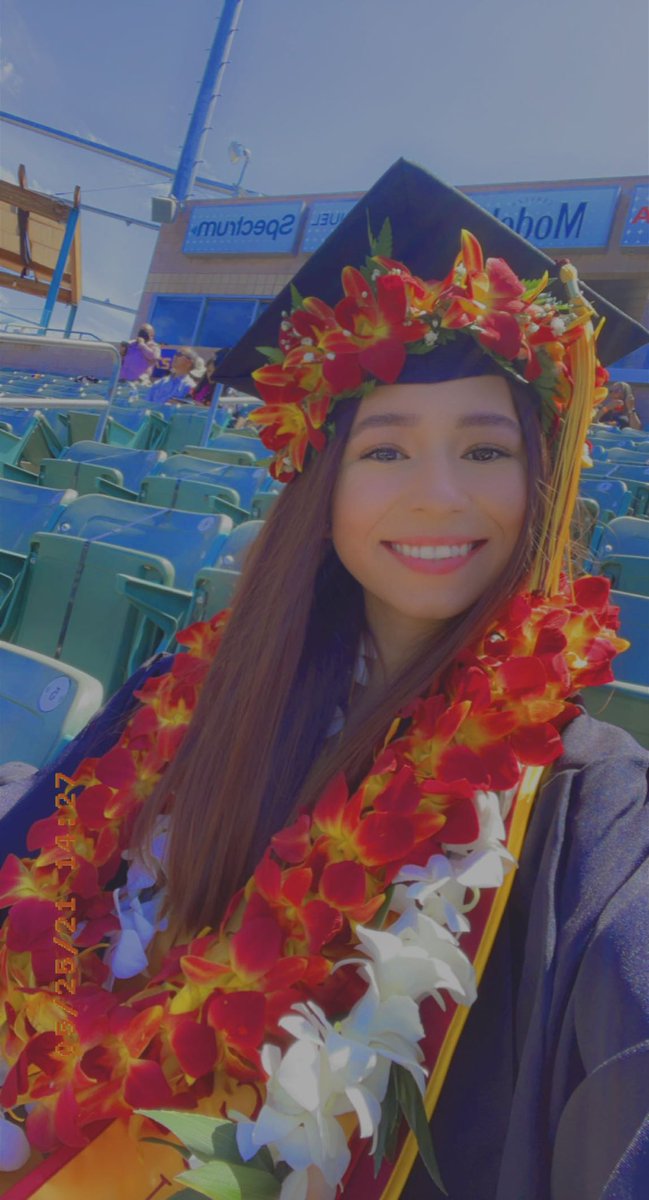 alyssamedina55's tweet photo. Officially a CSUDH graduate ❤️🎓 https://t.co/3ky7gkMt1r