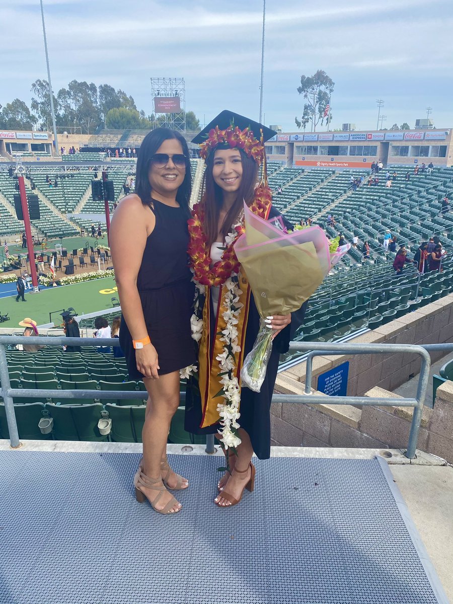 alyssamedina55's tweet photo. Officially a CSUDH graduate ❤️🎓 https://t.co/3ky7gkMt1r
