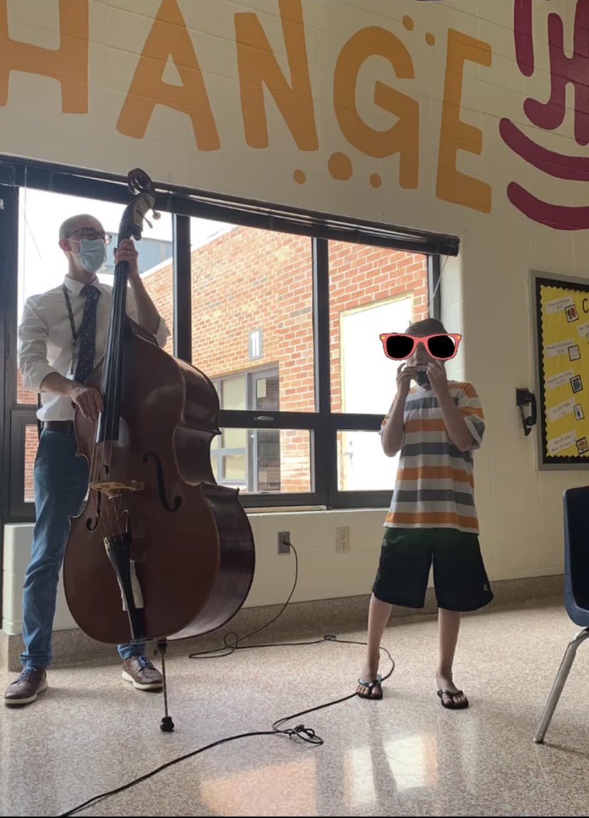halter_mrs's tweet photo. 3rd annual Huntertown 4th Grade Poetry Slam featuring our very own @CaseyStansifer with a guest appearance by one of our 4th graders on the harmonica. @NWAllenSchoolFW #huntertownwildcats #poetryslam https://t.co/JwlT1q2e4l