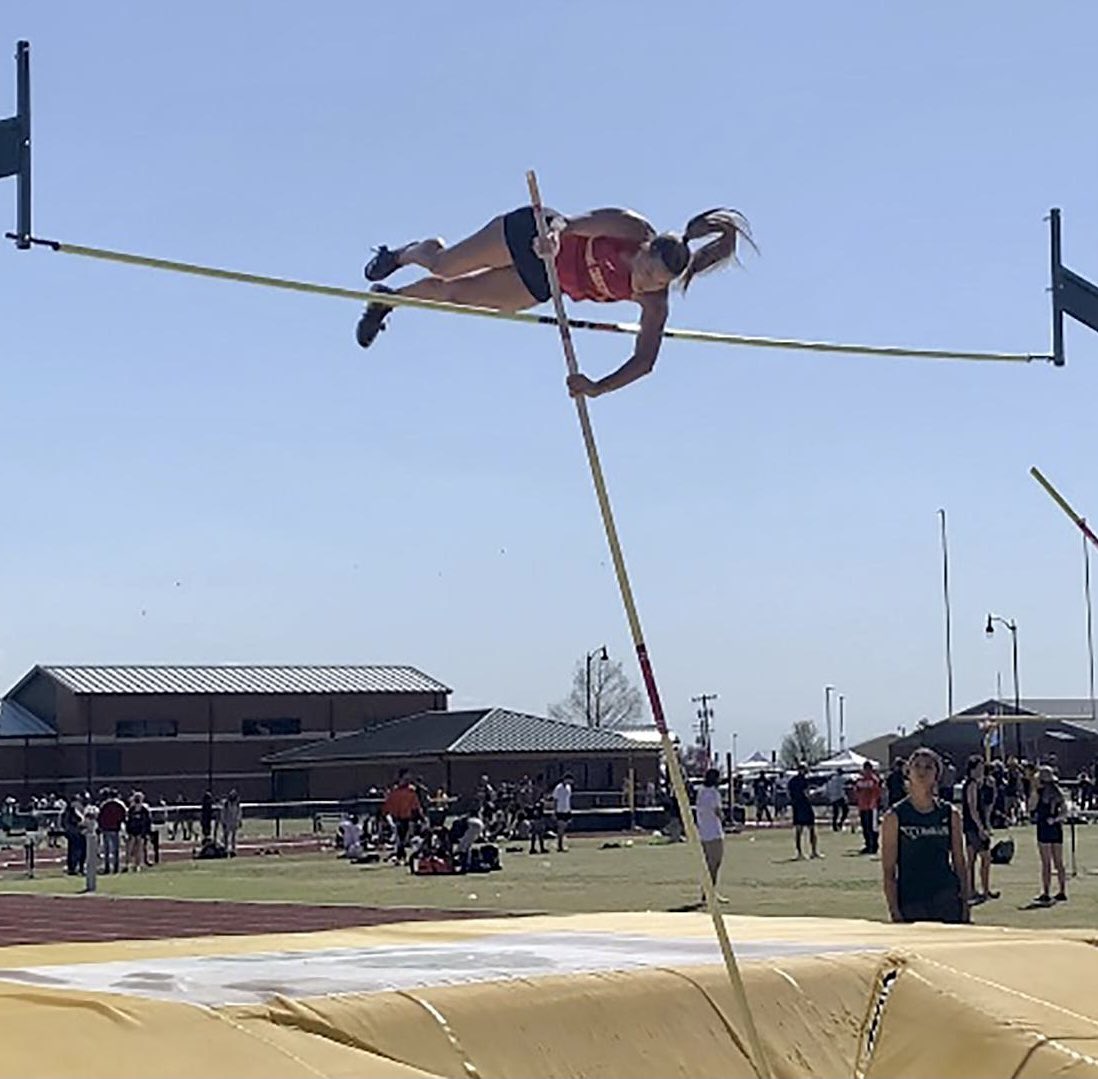 firestormtrack's tweet photo. Proud of Natalie Hendrix today getting 12th place at nationals, a difficult day with changing winds where seven girls no-heighted. Great practice for next year! https://t.co/fJFkdIq1Sj