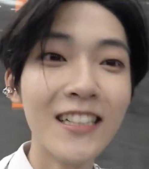 M_O_O_K_BOYTHEB's tweet photo. I LOVE YOUR SMILE 😊
#VirtualHugForKevin https://t.co/TzexzHOd1l