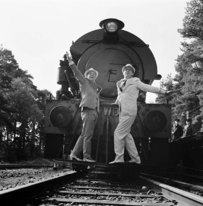 eric_ernie_col's tweet photo. ALL ABOARD! 🚂
Have a great day!
#MorecambeAndWise #TheMagnificentTwo
#StillBringingSunshine 👓🌞♥️
#OnLocation at #LongmoorMilitaryRailway #Hampshire https://t.co/ZxiV0ZNhku