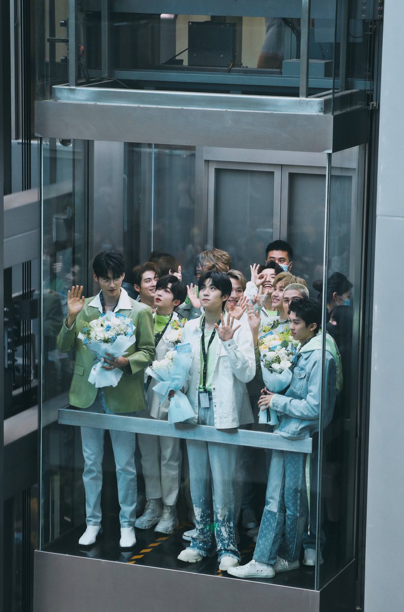 into1archive's tweet photo. #INTO1 💚
cr: 非职业熬夜冠军 https://t.co/QZmHs6W64d
