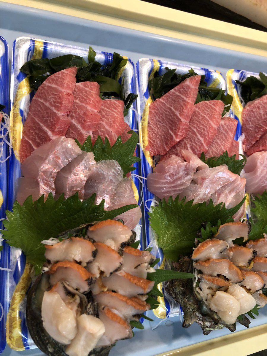 魚市 二子新地鮮魚店 V Twitter 魚市です おはようございます 本日のおすすめ 魚市海鮮丼出ました 本まぐろ 生ウニ 生シマエビの3色丼 極上 北海道産キンキ刺身 天然生本まぐろ刺身 三重産キジハタ刺身 岩手産殻付うに 千葉産地金目鯛刺身 魚市 二子新地鮮魚店 V Twitter 魚市です おはようございます 本日のおすすめ 魚市海鮮丼出ました 本まぐろ 生ウニ 生シマエビの3色丼 極上 北海道産キンキ刺身 天然生本まぐろ刺身 三重産キジハタ刺身 岩手産殻付うに 千葉産地金目鯛刺身