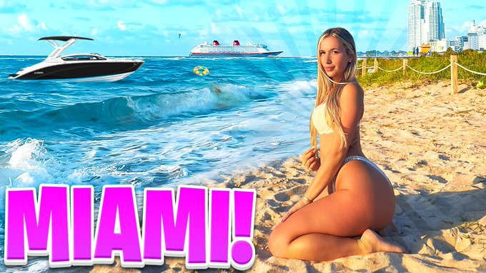 Watch AZRA😳's leaked NSFW photo on TwXstars