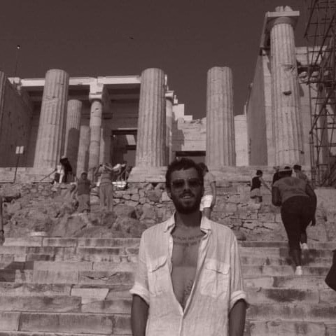 danpontarlier's tweet photo. Throwback to 11 years ago. Can you tell what am I visiting? #pasttravels #throwbacktrip https://t.co/NTqMMSstju