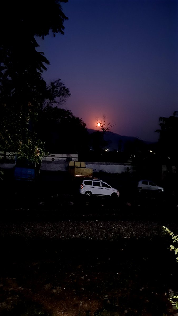 mrehanasad79's tweet photo. An unusual bloody colors of moon or the changing colors of the body that reflect the borrowed light clicked yesterday evening. 
@Ambarseriya
#Moon 
#LunarEclipse2021 
#Photographs 
#Kumaon
#Hills https://t.co/J4kMjm6YL0