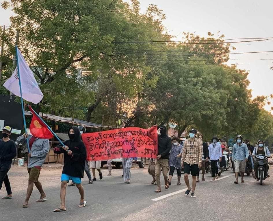 hannayuri_twt's tweet photo. Residents in #Bagan, Myanmar's ancient former capital, protest against the military regime.

#May27Coup #WhatsHappeningInMyanmar https://t.co/HAt0AX2fiE