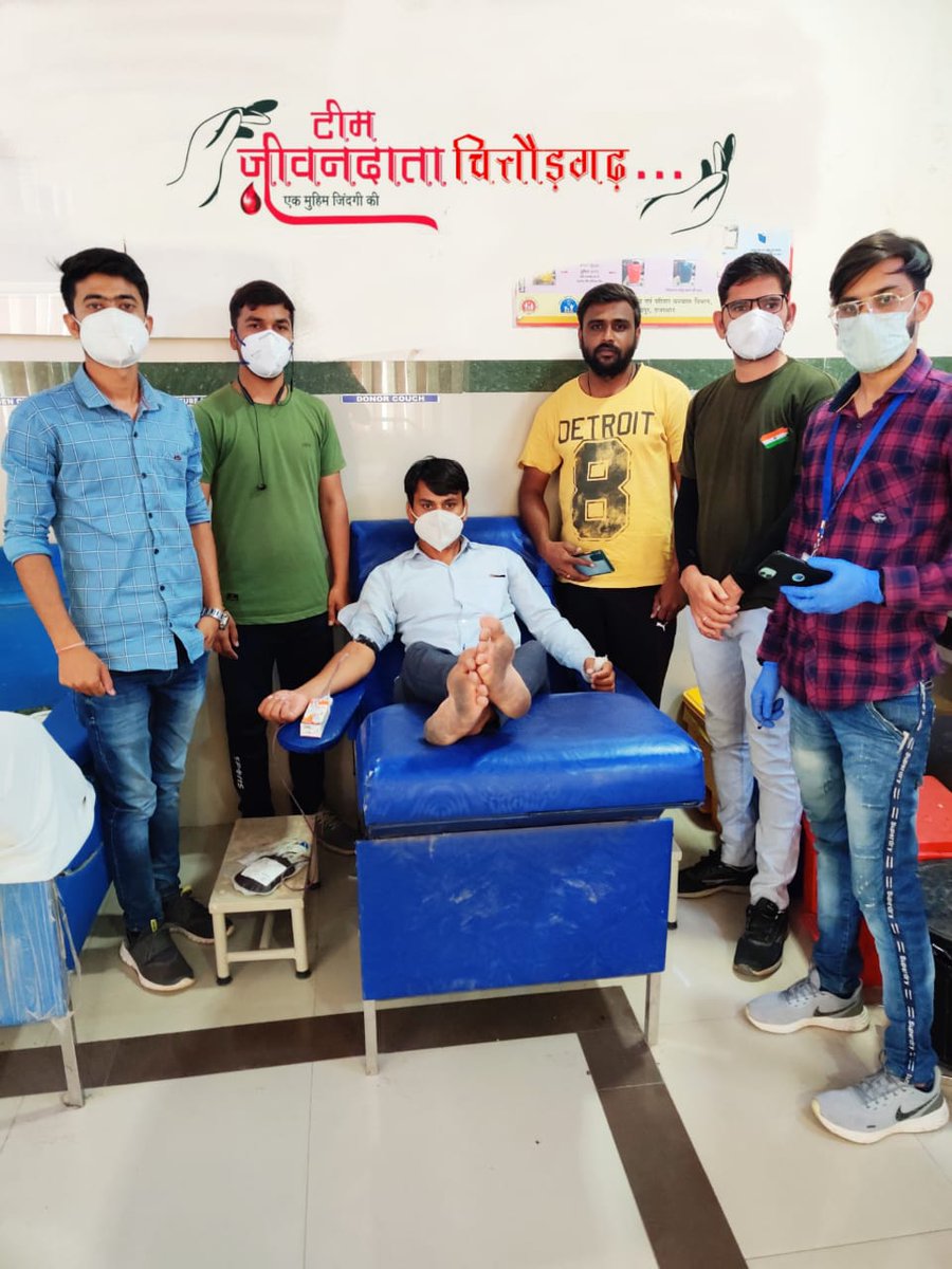 MANOJJAIHIND_'s tweet photo. #case_solved : 1247
1. कांस्टेबल #निर्मल_खटीक जी A+Ve ( S. P. OFFICE ) ने मरीज कन्हैया के लिए 9 वीं बार रक्तदान किया
2. #प्रहलाद_मेनारिया (करोली
3. #रामपाल_रावल (चित्तौडग़ढ़)
@Teamjivandata का महाभियान....टीकाकरण से पहले रक्तदान जिससे मिले किसी को जीवनदान
#teamjivandata #Plasma https://t.co/1EZ9r2UDWc