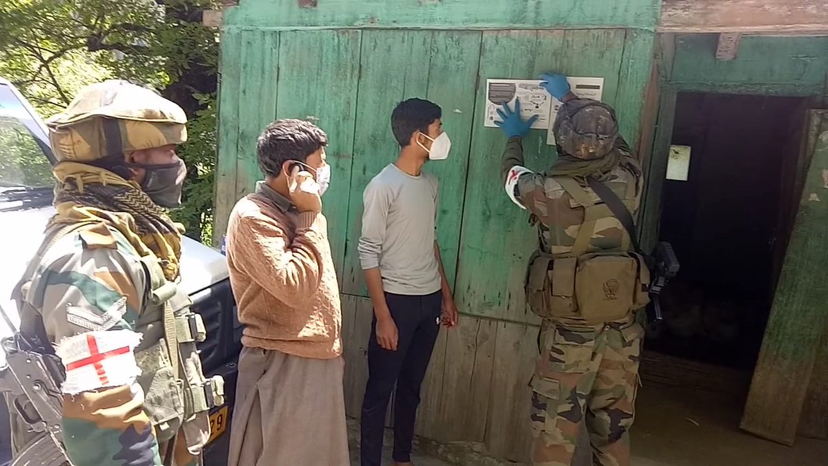 mirkakashmir's tweet photo. #Indianarmy conducted #khariat #covidawareness petrol in the remote village of #Zamburpattan and distributed pamphlets.
The soldiers and medical assistant interacted with the villagers on matters related to #COVID19. Basic medical assistance was all provided to the villagers. https://t.co/O7YCvNEvpp
