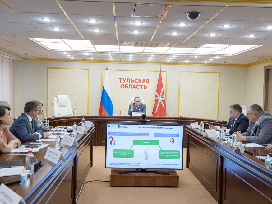 Председатель правительства Тульской области Валерий Шерин провел совещание по вопросу реализации программы реконструкции и модернизации электрических сетей Большой Тулы, Ясногорского и Заокского районов.
mk.tula.ru/news/n/elektro…