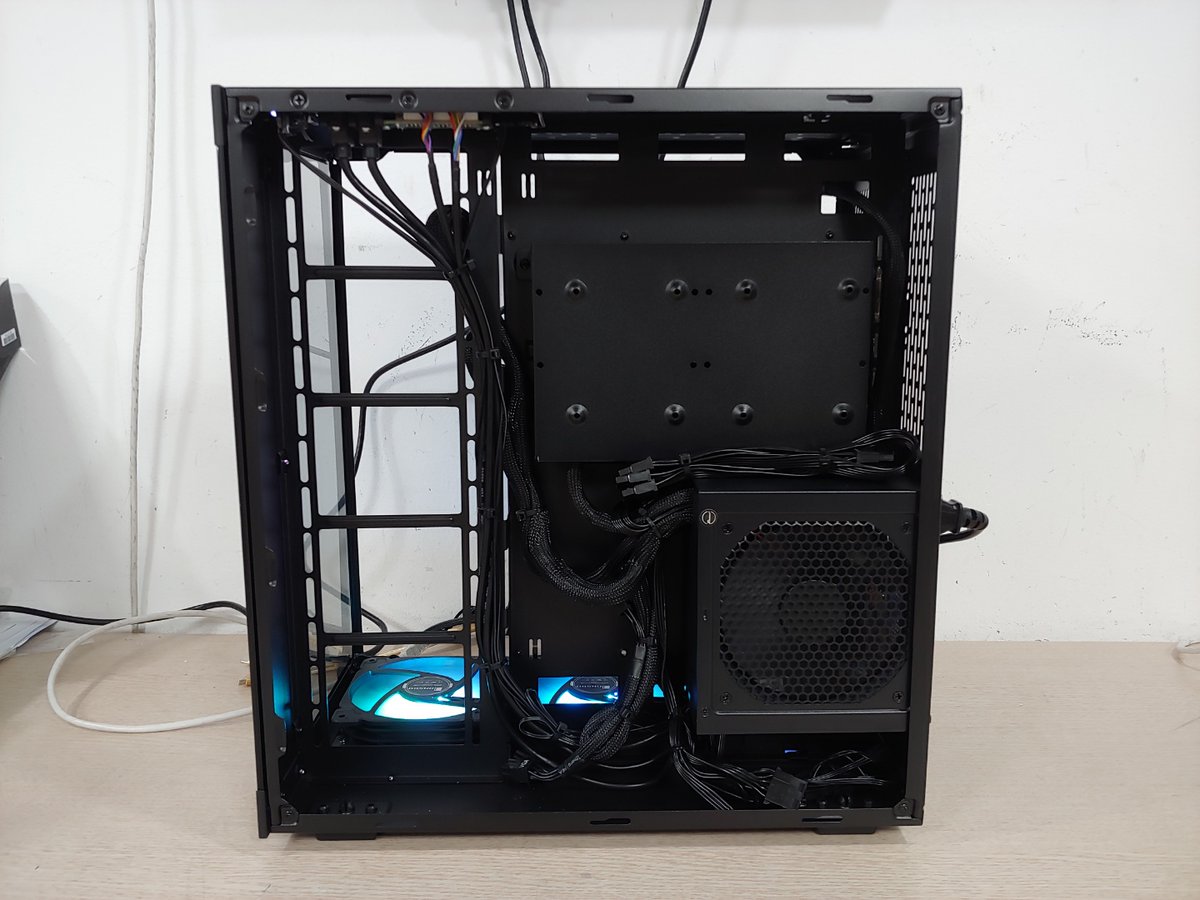 PlaymallPC's tweet photo. 박시* 님께서 구매해주신 PC입니다. 3700X/GTX1650super/메모리32g/SSD500g 등으로 구성되어있으며 작업용도로 적합한 사양의 PC입니다.

사용된 케이스는 브라보텍의 X9 920T 타이탄 글래스 입니다. https://t.co/vy5elSkho0