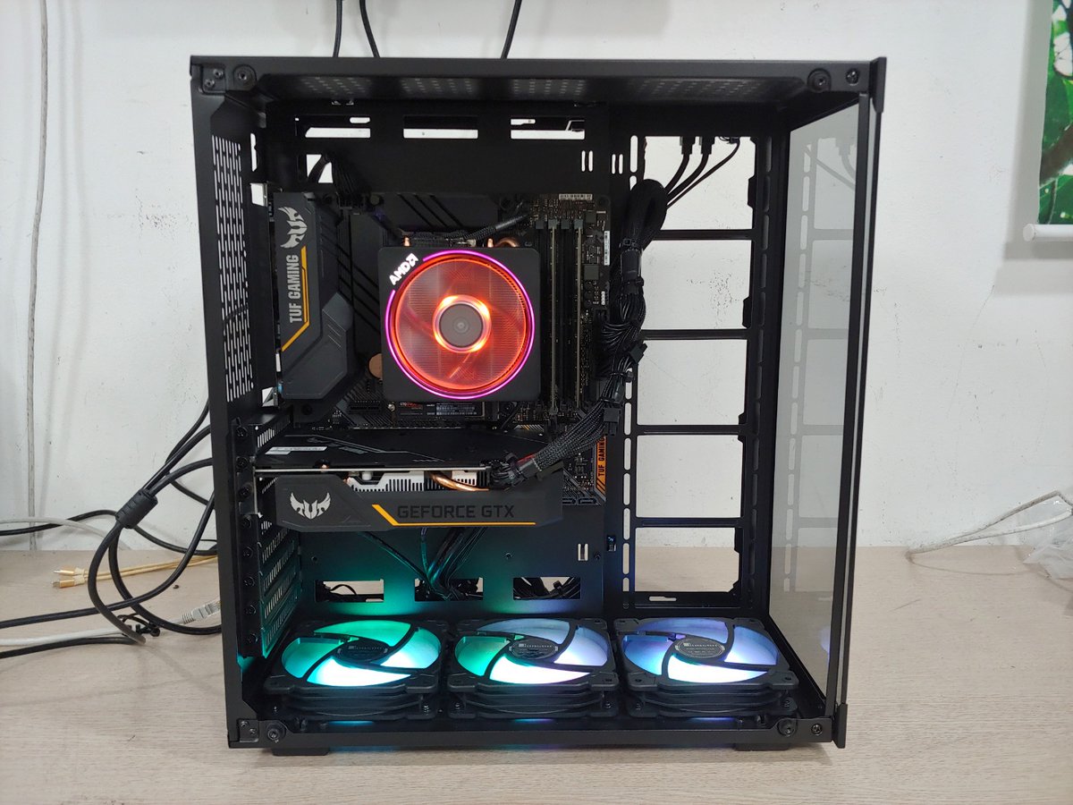 PlaymallPC's tweet photo. 박시* 님께서 구매해주신 PC입니다. 3700X/GTX1650super/메모리32g/SSD500g 등으로 구성되어있으며 작업용도로 적합한 사양의 PC입니다.

사용된 케이스는 브라보텍의 X9 920T 타이탄 글래스 입니다. https://t.co/vy5elSkho0