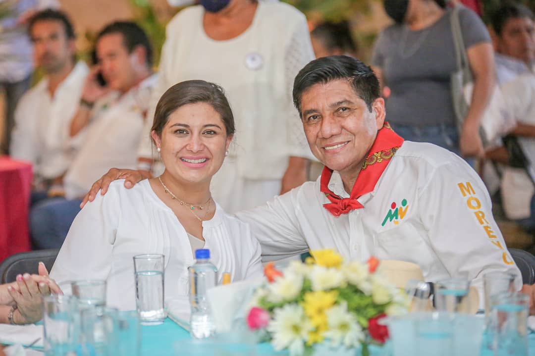 eneibustamanter's tweet photo. La cultura y tradición de la Tierra Caliente es una maravilla. Sus sones y su folclor nos invitan a disfrutar de la vida y al lado de mi esposo @Mario_M_Arcos todo es mejor.

Gracias a mis amigas y amigos de la Unión de Calentanos Radicados en Acapulco. ❤️ https://t.co/hi2pEDYFe3