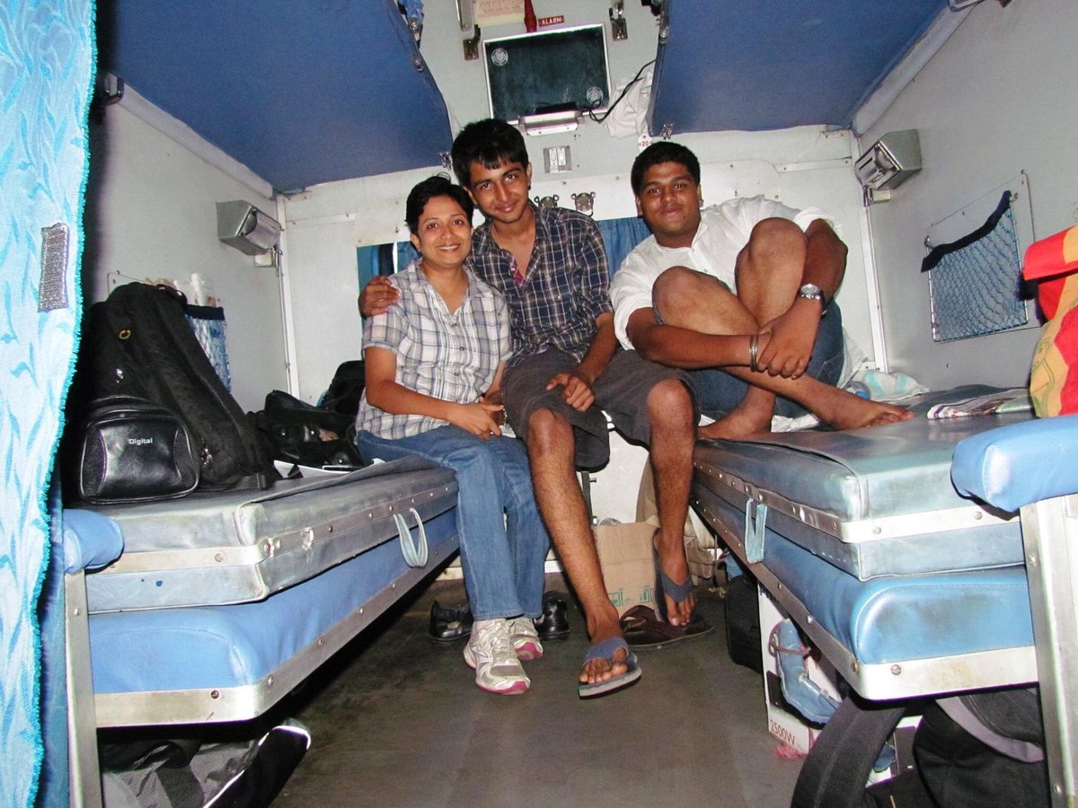 PantryCar's tweet photo. THREAD:
Today is 10th Anniversary of my First Railfanning trip and would like to share a thread with you all about this trip which turned out to be an irreplaceable one for me as it taught me a lot, gave 2 besties & lot of exposure!
#MemoriesWithRailways #IndianRailways https://t.co/YFuPR3W1Kh
