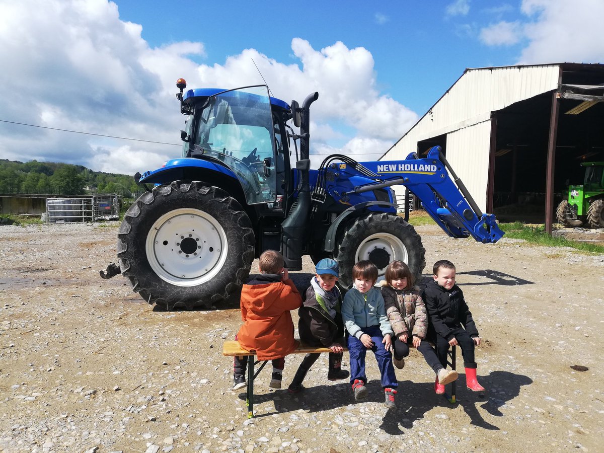 InterbevBFC's tweet photo. Ce matin, découverte d'un élevage de vaches Aubrac à l'EARL du Pré Mailley (70) ! Merci pour l'accueil des élèves de Vellefrie ! #madeinviande #ventedirect #élevage #Aubrac #bio #BourgogneFrancheComte @FDSEA70 @la_viande_fr https://t.co/o0jzh3bocS