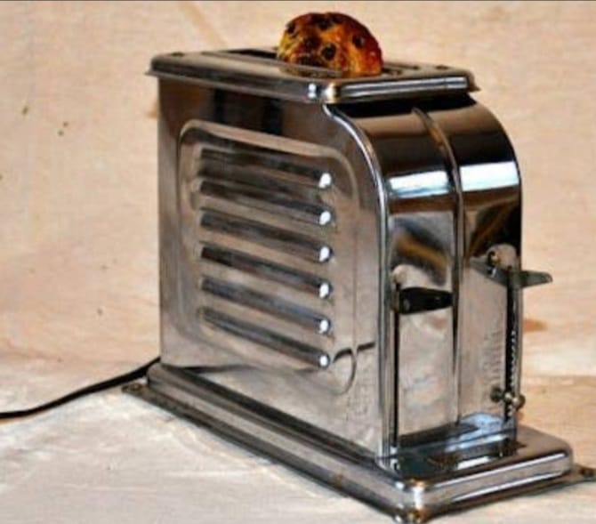 Первый тостер в мире. Тостер 1919. Тостер first SN 0996. Первый тостер.