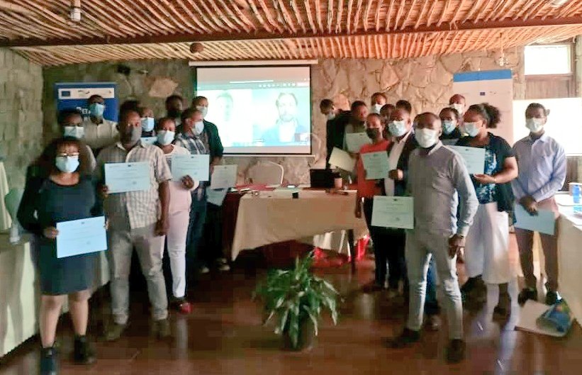 TJKruger_NY's tweet photo. #Ethiopia: @UNODC concluding 3-day national training workshop for @FAGEthiopia on prosecuting #TraffickinginPersons & #SmugglingofMigrants.
Complex crimes requiring skilled prosecutors to protect victims and increase convictions.
#BetterMigrationManagement #EndHumanTrafficking https://t.co/gGUaPHt8o7