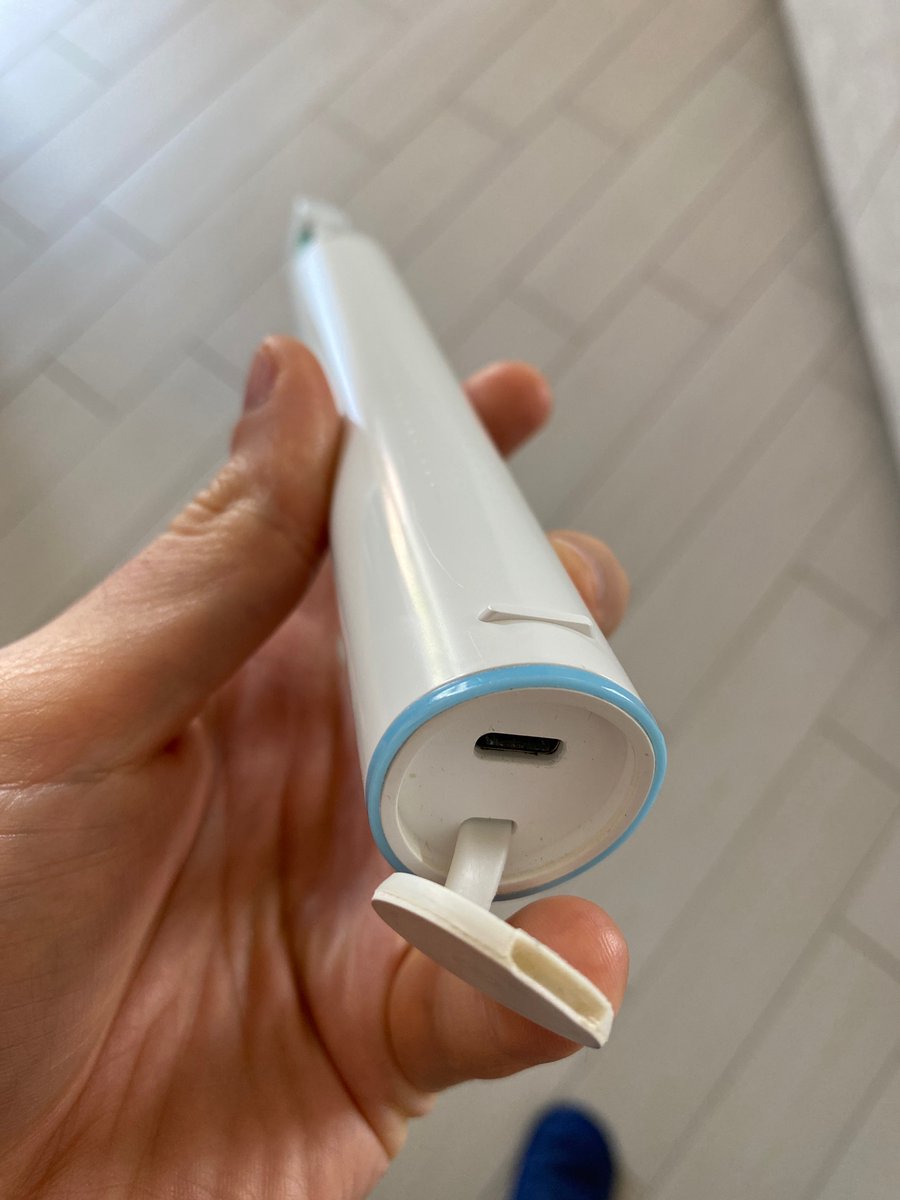 rotxed's tweet photo. @BrunoPhilipe I have a USB-C ultrasonic toothbrush. Do I win something? https://t.co/XlGDkkWXDo