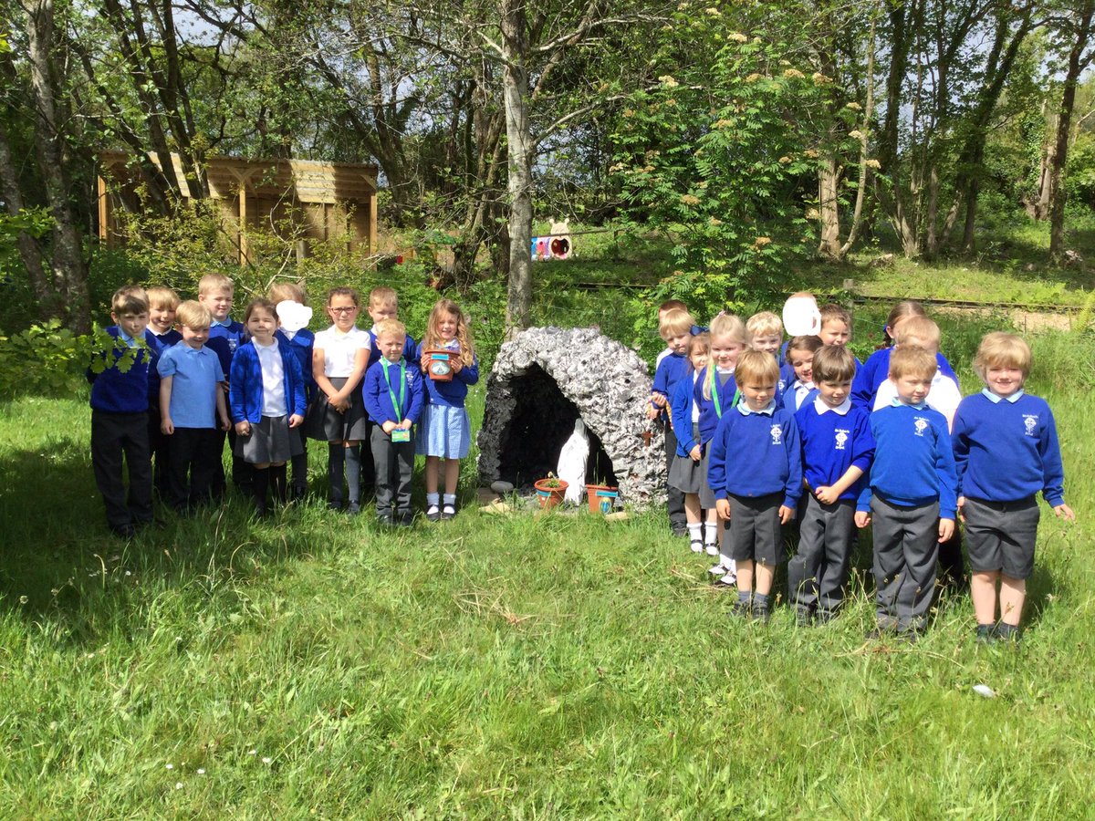 strobertsrc's tweet photo. This week Dosbarth Enfys have been using their P4C skills to work collaboratively, solve maths challenges &amp; have really enjoyed celebrating Go Green day! We celebrated our super learners of the week &amp; ended with a lovely worship! #learnersoftheweek @CSC_FP @CathEdService #gogreen https://t.co/Oq9mk0YSJ8