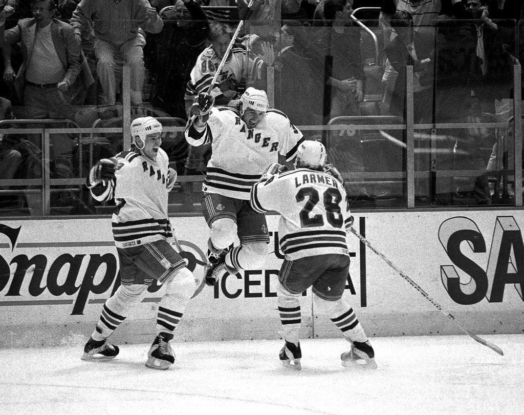 BlueTruthSB's tweet image. 27 years ago today. 5/27/1994.

Matteau. Matteau. Matteau.

Streaming live at 8:30pm tonight talking about this moment and a lot more!

#BlueTruthSB #NYR #Rangers #Matteau