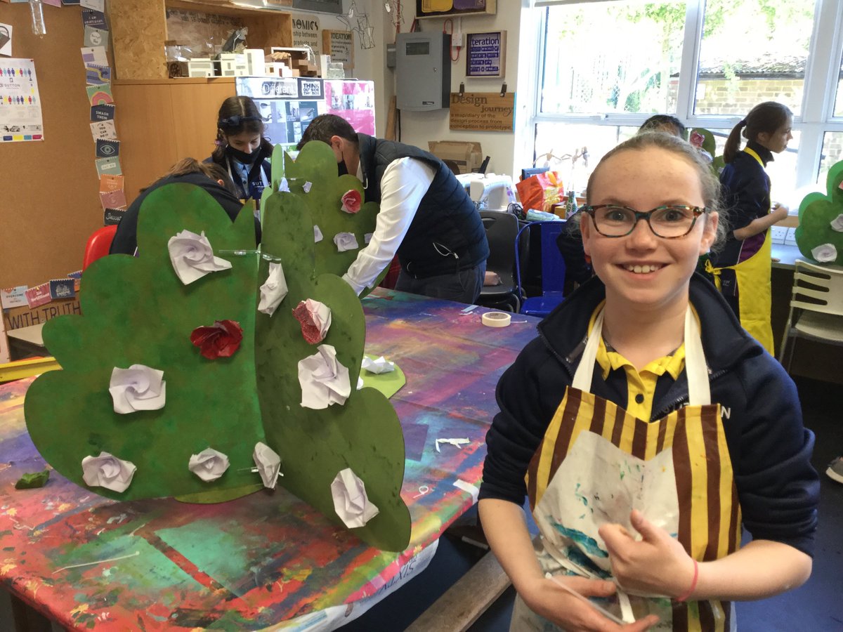 SuttonHighDT's tweet photo. An awesome DT lesson with Yr.6 making props for their play.  Efficient and fun combined into one! Laser cutting +origami roses+sponging paint+assembling with cable ties=8 rose bushes for Alice in Wonderland. @V_and_A  would be proud. #SuttonHighBeYou #BeMoreAlice @SuttonHighGirls https://t.co/SngylkQfVP