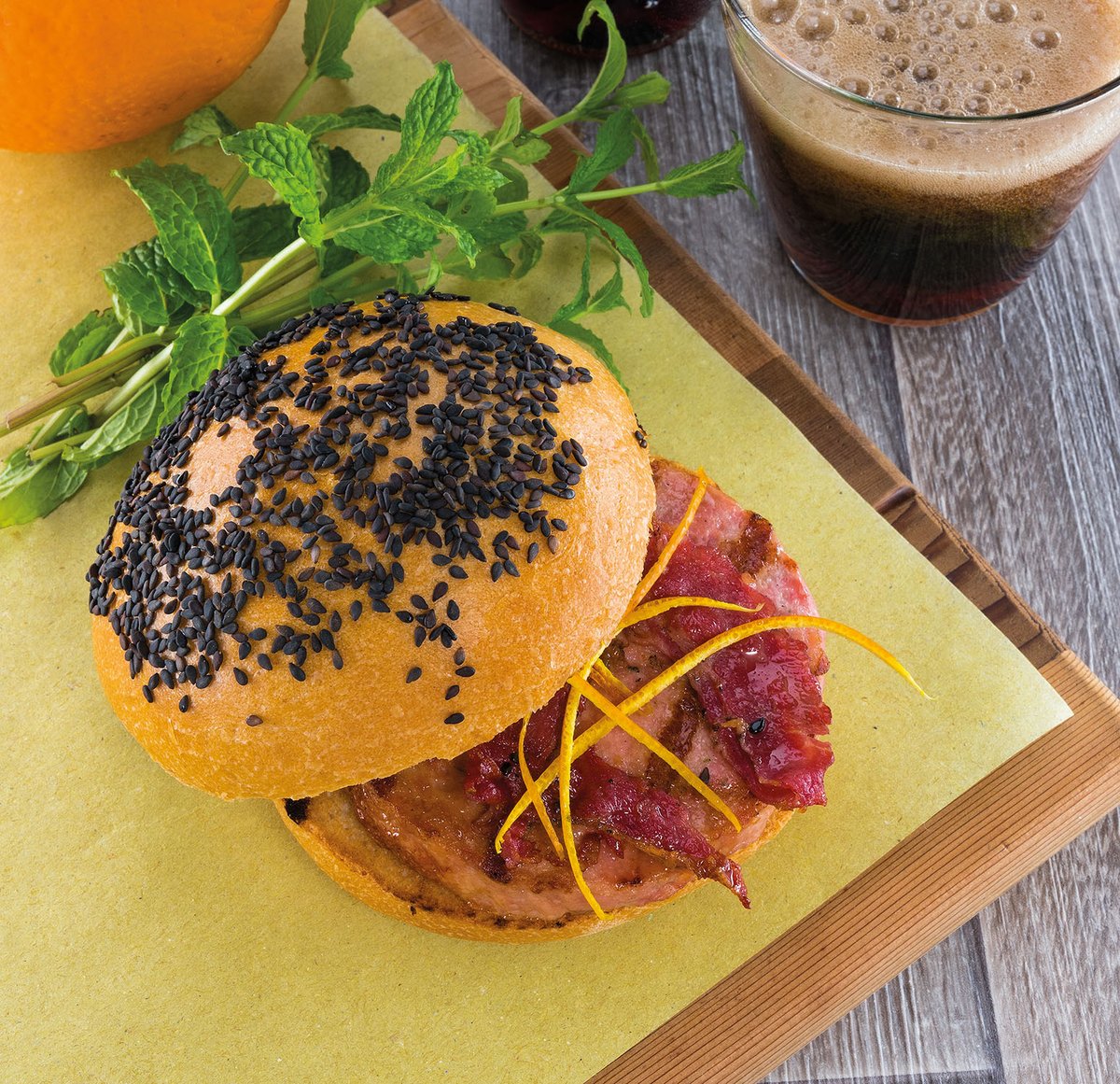 A_AroundFactory's tweet photo. Anche in questo caso, la #creatività conta... e questa sera: #hamburger per tutti. 🍔Let's celebrate!
Ph @robertosavio_ph
#aafcommunication #madeinaaf #barbecuesurprise #bbq #communicationdesign #communication #design #nationalburgerday #hamburgerday #burgertime #burger #panino https://t.co/55u1RhjcQQ