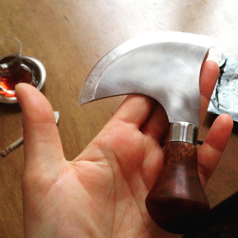 iamkristinesr's tweet photo. A perfect paring knife 🌙 and thoughts on tools ⚒️
#RoseBeersBooks #BookTwitter #bookconservation #makers #ThursdayThoughts #RobPenn https://t.co/HidTXsBFTL
