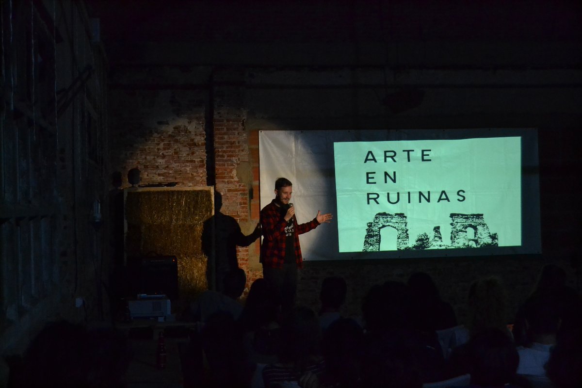 LFdTV's tweet photo. 📢#ArchivoLFDTV 🏭 2016/17 - #PechaKucha!
🗣️ Durante más de un año estuvimos disfrutando de este curioso formato en el que se mezclan ponencias cortas con un gran ambiente cultural y de convivencia. #Rural #LFDTV #Extremadura #Cultura #PechakuchaNight @ahrenner @maimonaorg https://t.co/IeEh2i9t4U