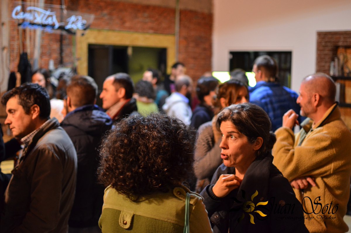 LFdTV's tweet photo. 📢#ArchivoLFDTV 🏭 2016/17 - #PechaKucha!
🗣️ Durante más de un año estuvimos disfrutando de este curioso formato en el que se mezclan ponencias cortas con un gran ambiente cultural y de convivencia. #Rural #LFDTV #Extremadura #Cultura #PechakuchaNight @ahrenner @maimonaorg https://t.co/IeEh2i9t4U