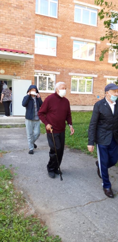 tpvt63's tweet photo. 26 мая прошла тренировка эвакуации проживающих и сотрудников нашего пансионата. Учения прошли без паники и с пониманием со стороны подопечных. Поставленные тренировочные задачи были выполнены. https://t.co/s1iXYE9cLw