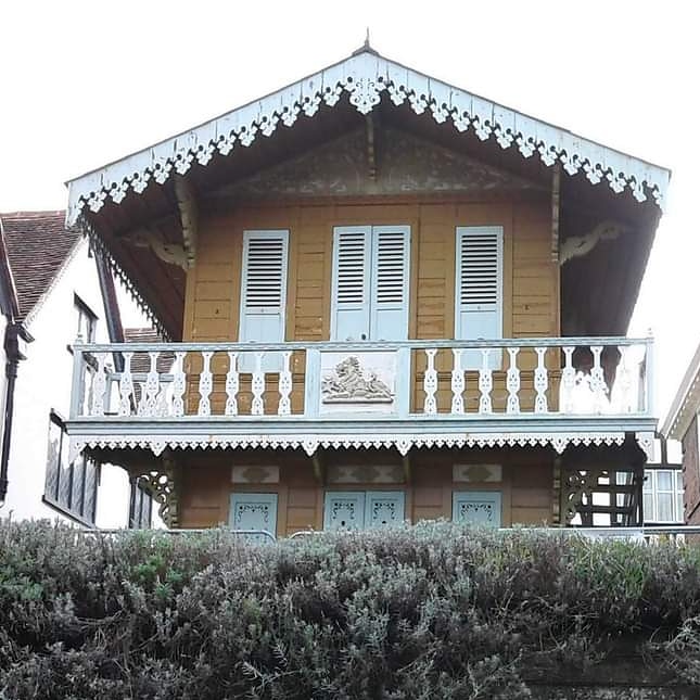 On #LocalAndCommunityHistoryMonth discover the history of Charles Dickens' Swiss Chalet

Click this link to see a video about the Swiss Chalet 📹 which was created by Samantha, our Art History Tutor🎨

youtube.com/watch?v=WS8Mkb…

#charlesdickens #localhistory #dickens #thursdayvibes