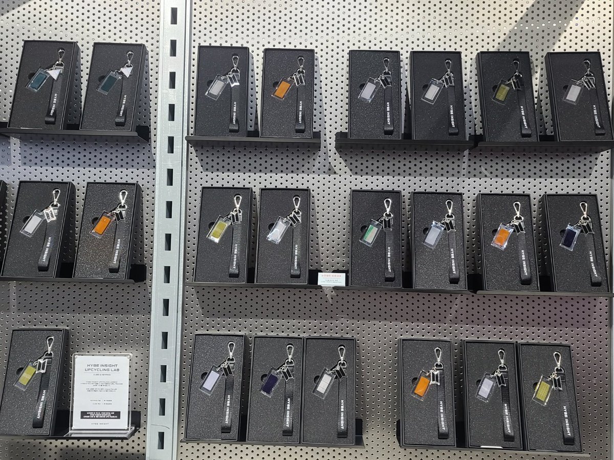 BangPD_stocks's tweet photo. #BangPDStocks_PHGo
HYBE MUSEUM KEYRING and CUBE (with tiny clothes and accessories inside)
ALL IN + LSF
🍿KEYRING = 2950 PHP EACH + LSF
🍿CUBE = 3950 PHP EACH + LSF
📌DOP: JUNE 3,2021
MINE + ITEM + GROUP
(FOR SURE BUYERS ONLY) https://t.co/GiipNRDZi2