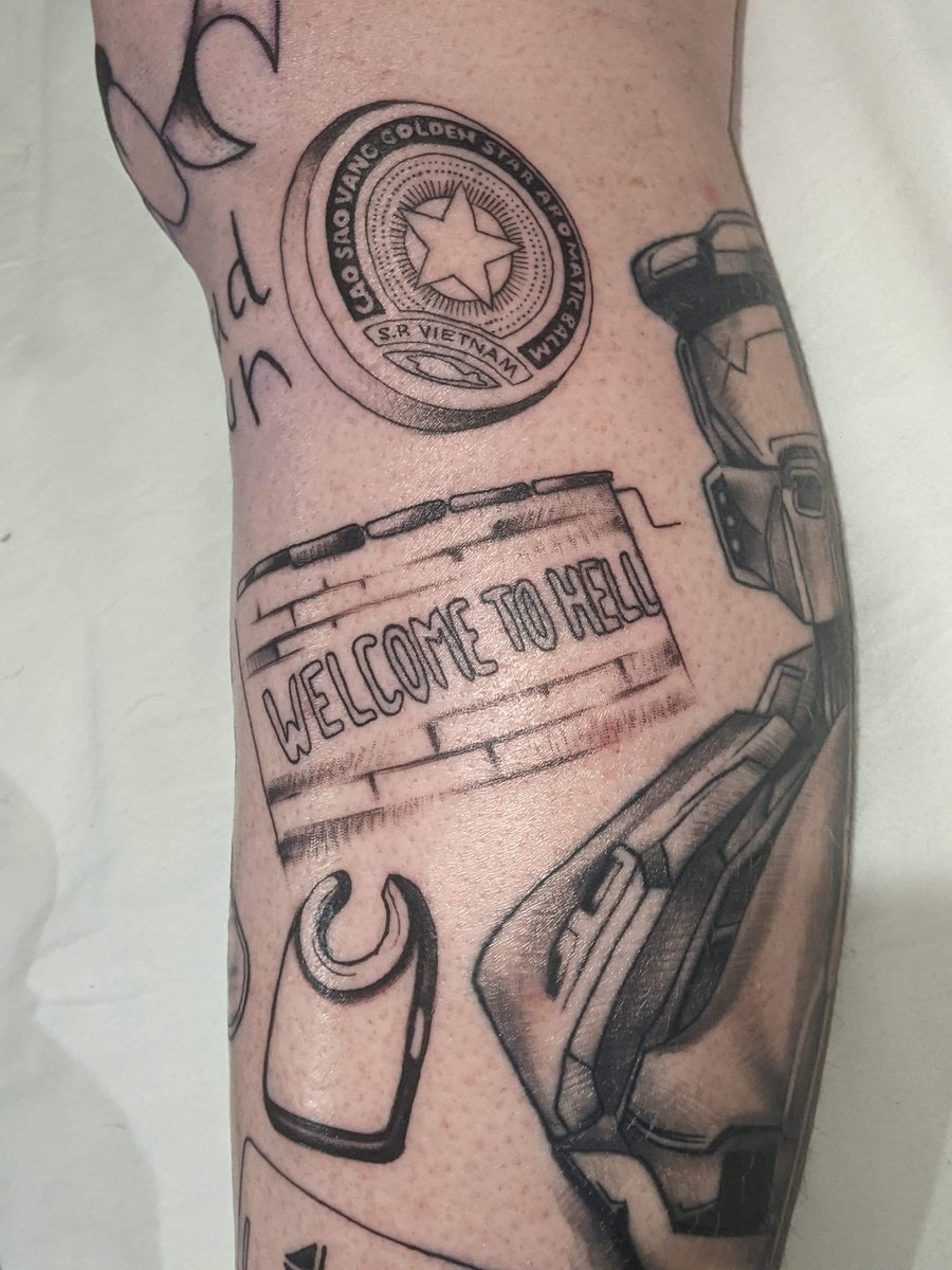 RedOpz on X: "Holy I'm in love with these tattoos Super happy with how these turned out! Whole shin dedicated to Tarkov! @bstategames #EscapefromTarkov https://t.co/c2FOGakFFM" / X