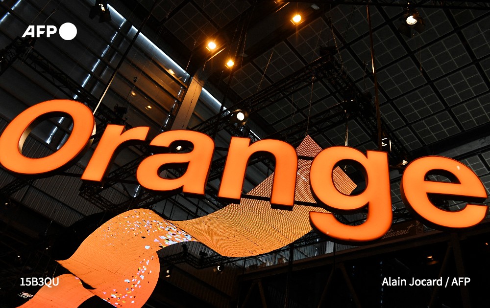 afpfr's tweet image. Les groupes français Orange et Capgemini ont conclu un accord avec Microsoft pour pouvoir proposer la technologie "cloud" du géant américain à partir d'infrastructures placées sous leur contrôle exclusif, hors d'atteinte des lois extra-territoriales américaines #AFP