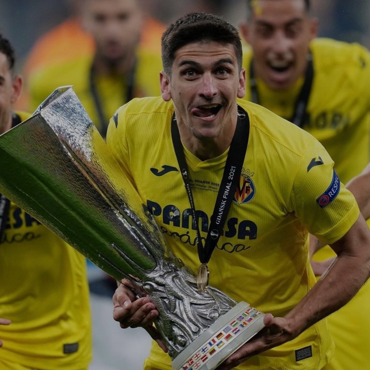 Desde el  UCF Santa Perpetua, mandamos muestra más efusiva felicitación a <a href="/gerard_moreno/">gerard moreno</a> por proclamarse campeón de la Europa League con el <a href="/villarrealcf/">Villarreal CF</a> . Te lo mereces!!!!!! 
💪🏻👏🏻👏🏻⚽️
#groguets 
#europaleague 
#ucfsantaperpetua