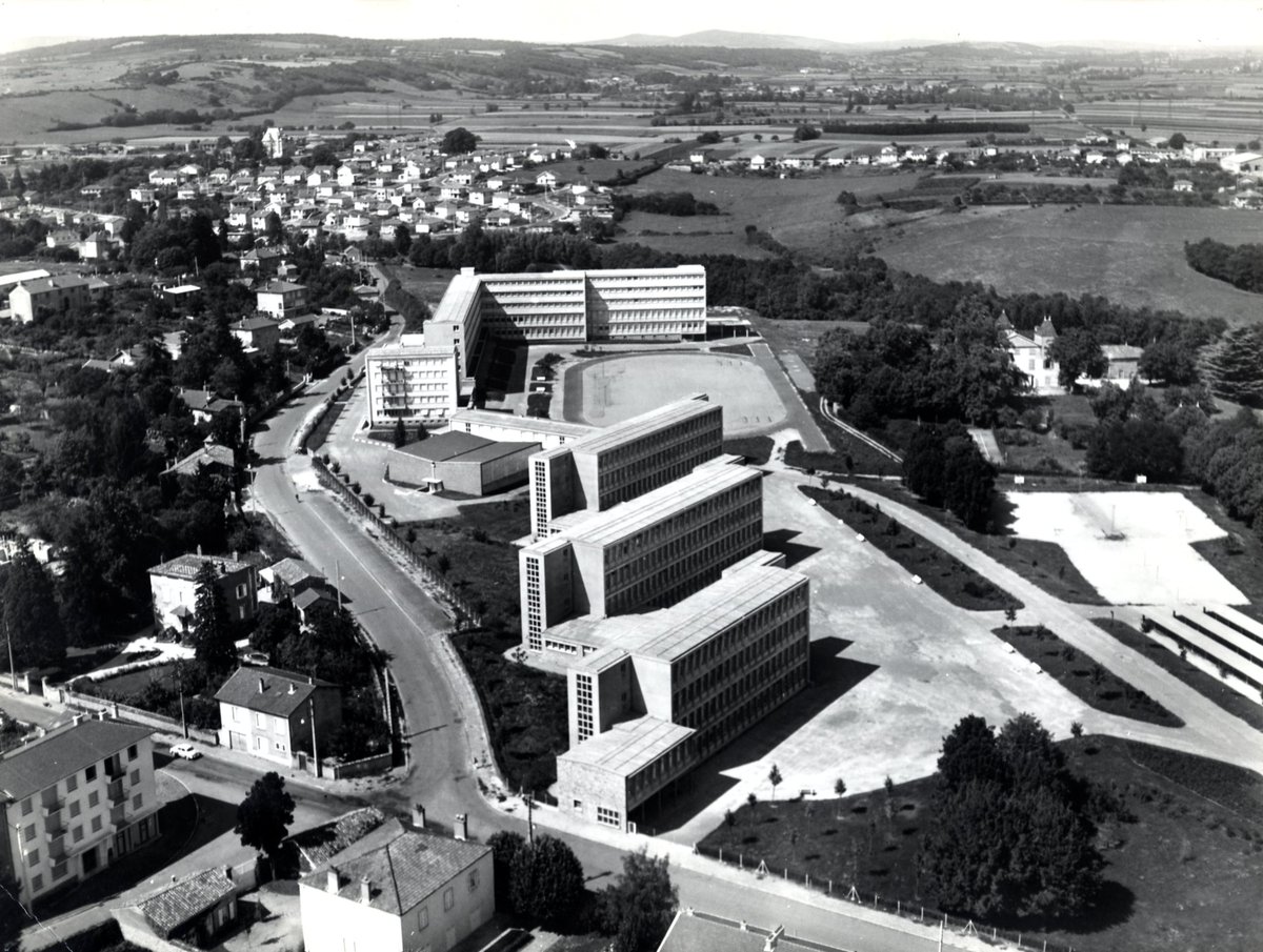 [#JeudiArchives] Reconnaissez-vous le lycée Lamartine ? 🎒

📷 prise en 1970

#jeudiphoto #jaimemacon