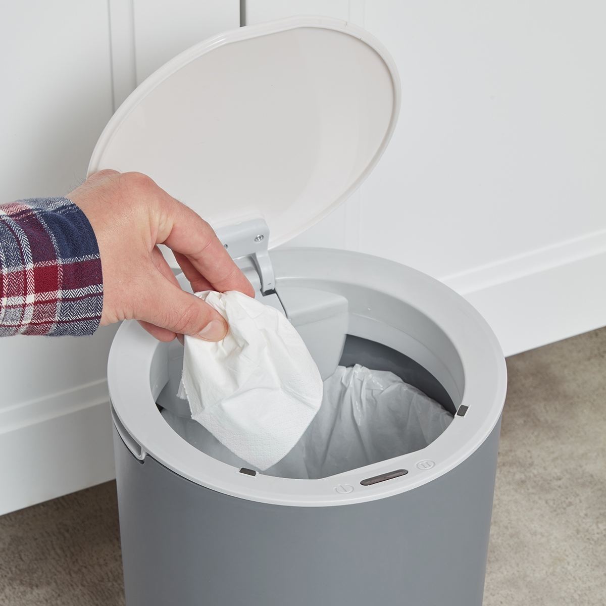 AddisHome's tweet image. Catch it and bin it.  

Hygienic touch free sensor technology.  8L capacity with inner ring to hide the liner.

#ThursdayThoughts
#addishome 
#askaddis